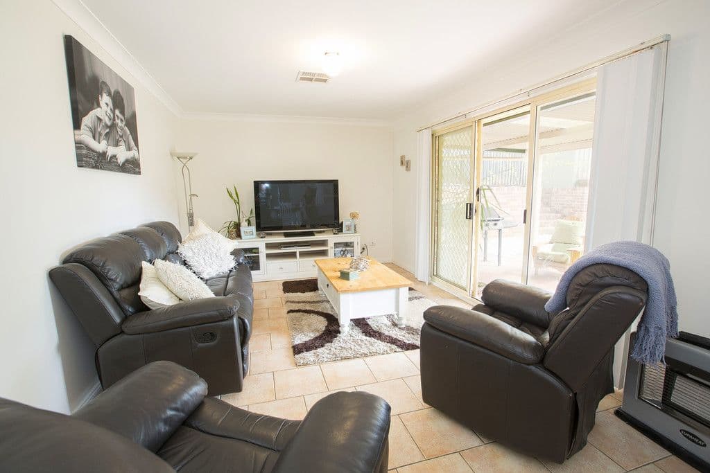 5 Mackenzie Avenue, Glenmore Park - Thumbnail 3