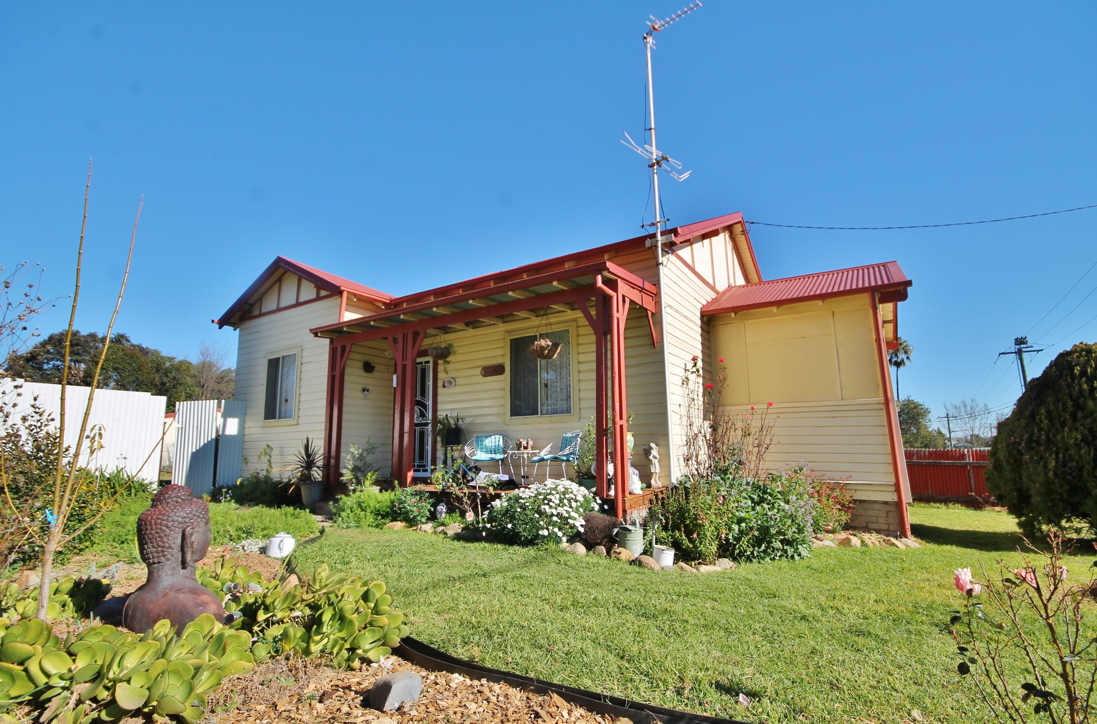 66 Berthong Street, Young - Image 1