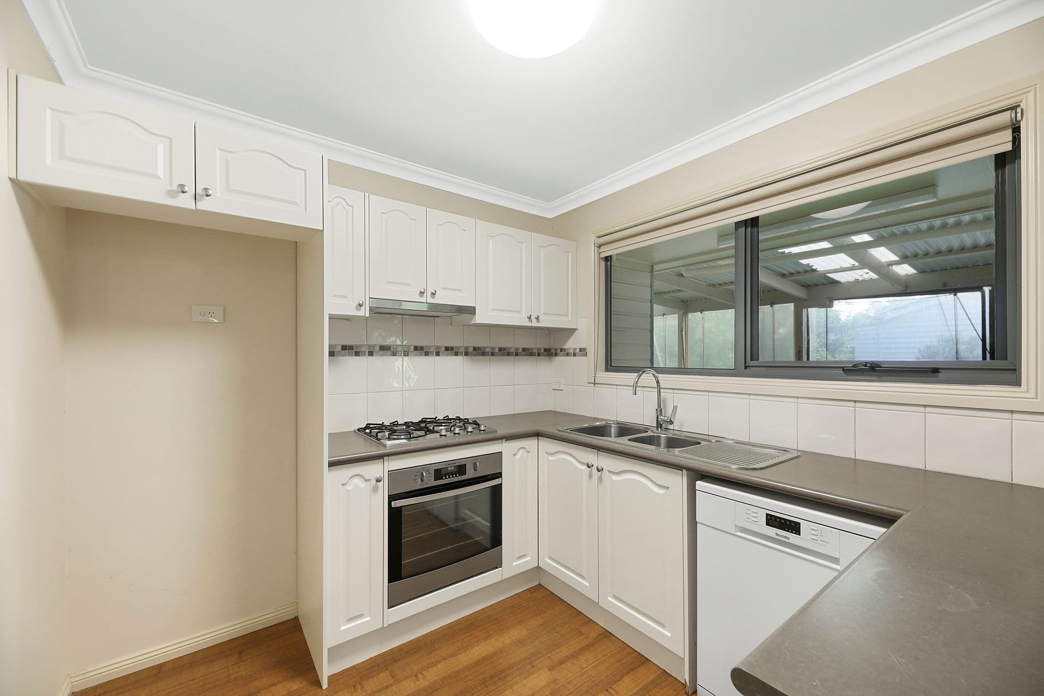 11 Russell Street, Drouin VIC 3818, Drouin - Thumbnail 2