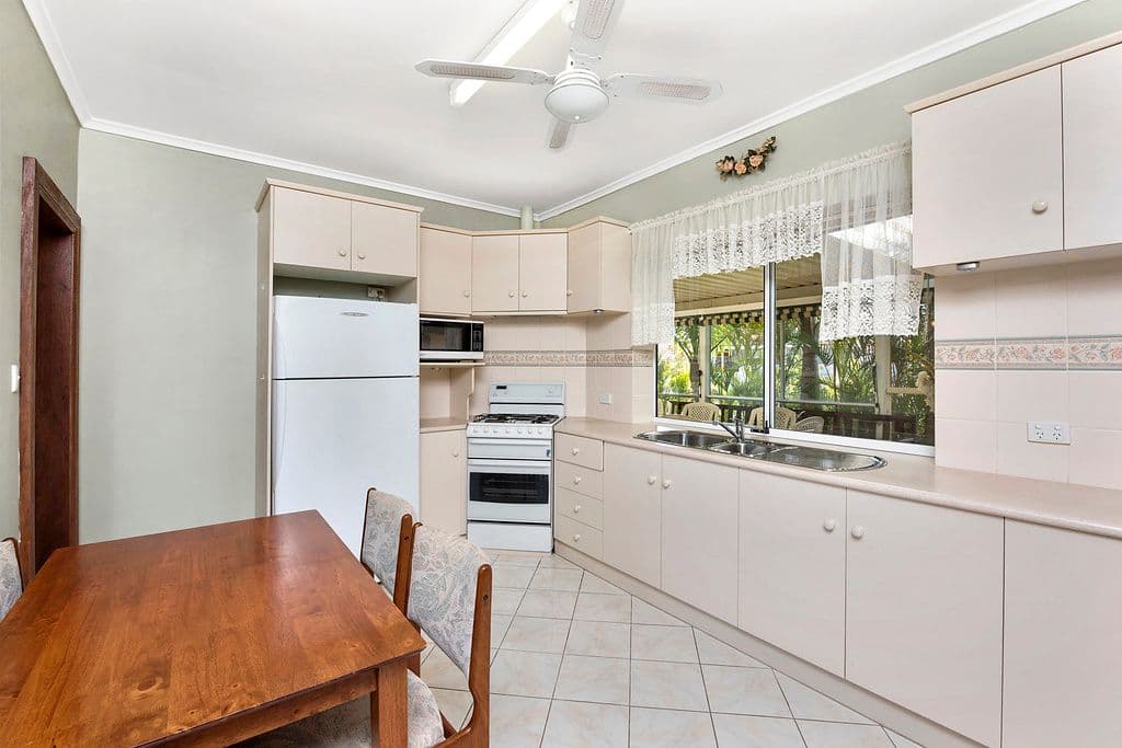 16 Atkins Crescent, Morphett Vale SA 5162, Morphett Vale - Thumbnail 2