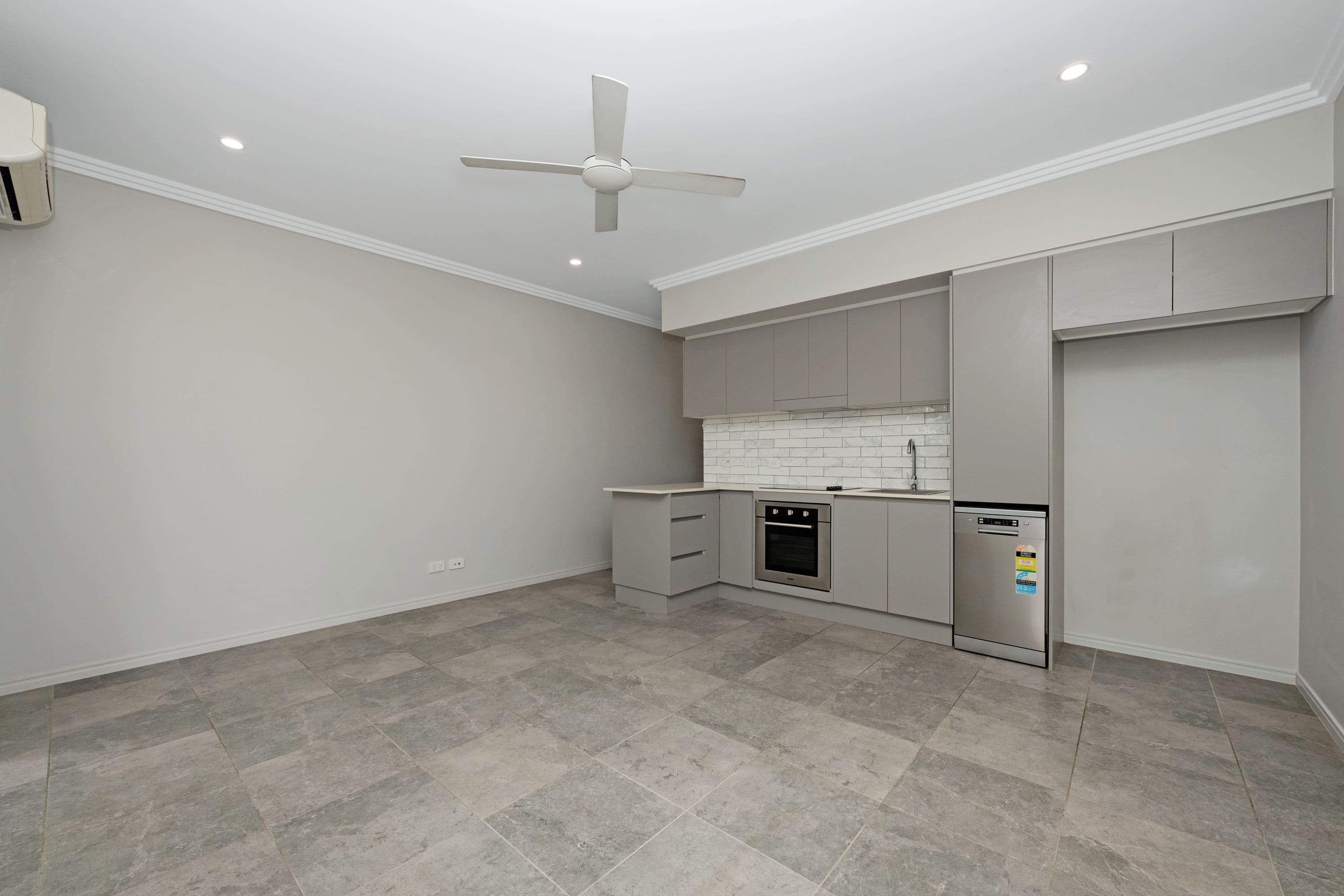 12 Lawrie Avenue, Oonoonba QLD 4811, Oonoonba - Thumbnail 3