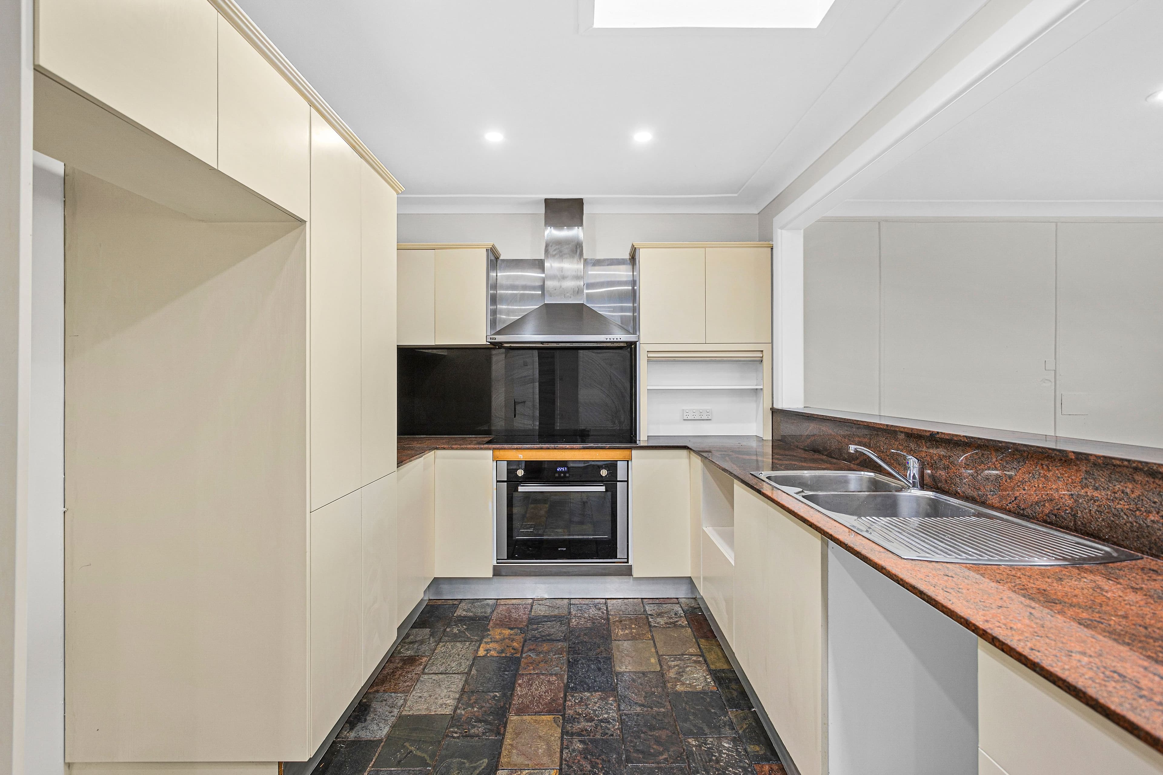 182 Lorraine Street, Peakhurst Heights NSW 2210, Peakhurst Heights - Thumbnail 3