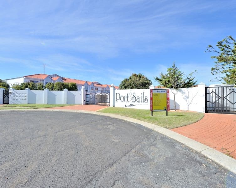 20 BARUNA Court, HALLS HEAD WA 6210, Halls Head - Thumbnail 2