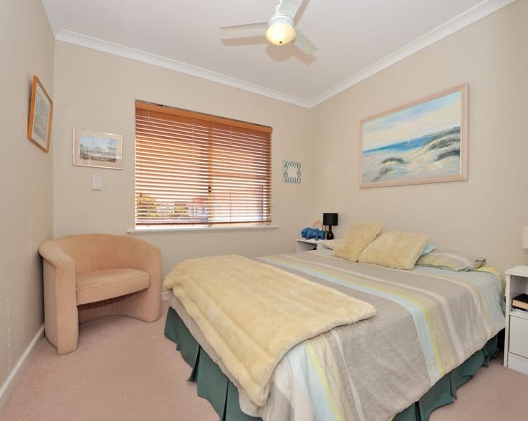 20 BARUNA Court, HALLS HEAD WA 6210, Halls Head - Thumbnail 3