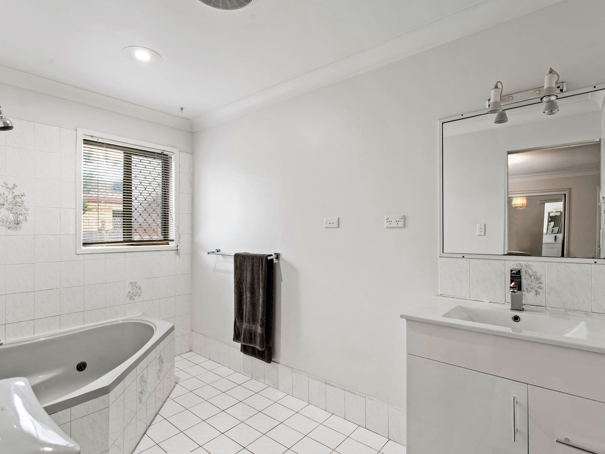 25 Warratina Street, Labrador QLD 4215, Labrador - Thumbnail 7