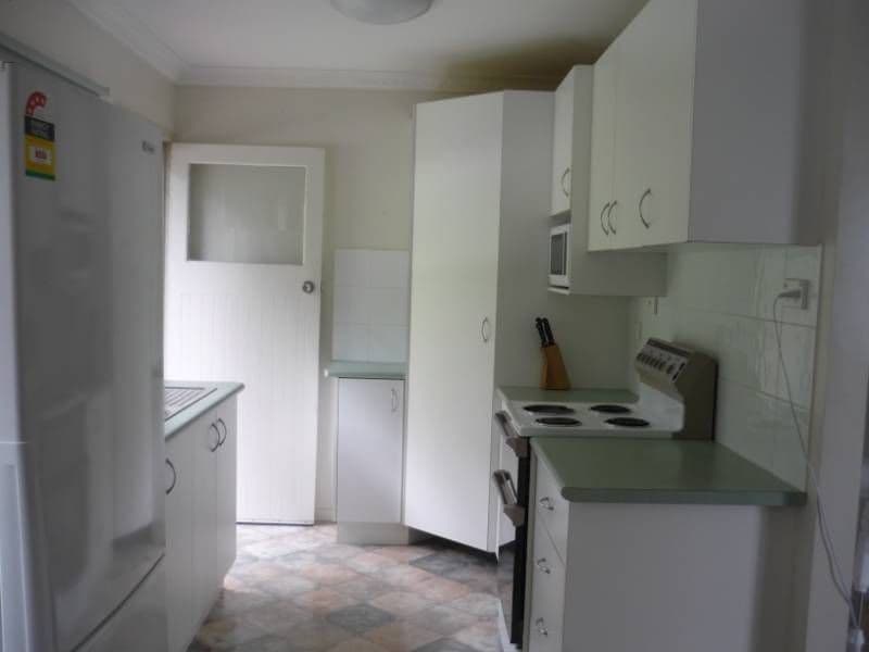 8 Holland Street, WEST GLADSTONE QLD 4680, West Gladstone - Thumbnail 2