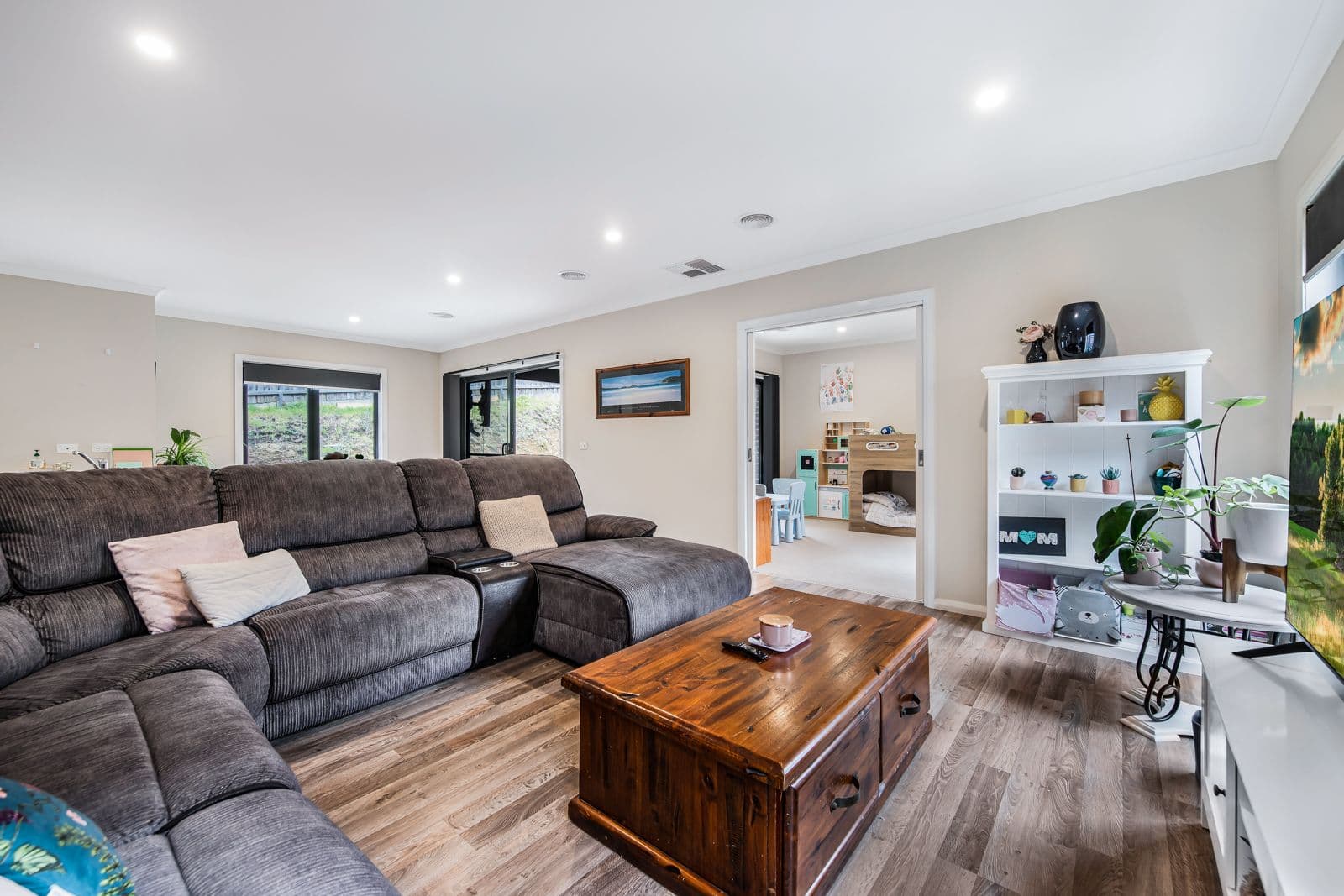 42 Mcpherson Drive, Croydon VIC 3136, Croydon - Thumbnail 2