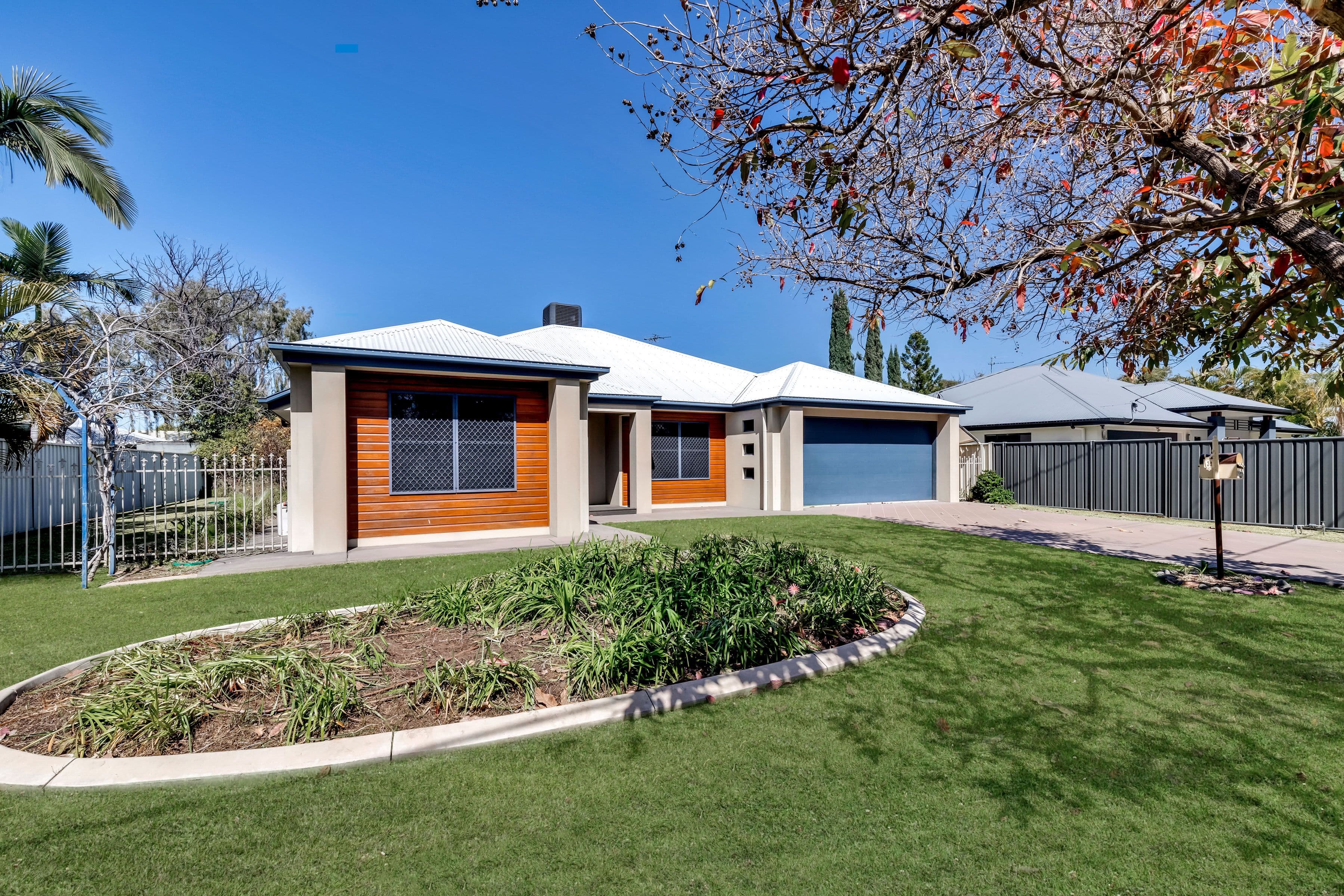 32 Park Avenue, Emerald QLD 4720, Emerald - Thumbnail 2