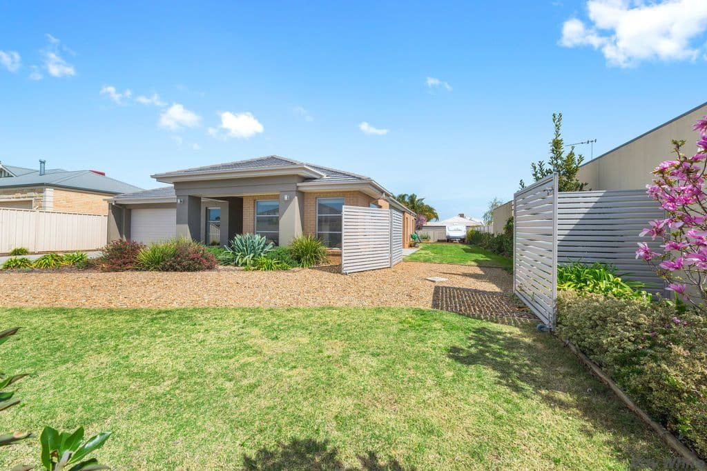 15 Champagne Crescent, Yarrawonga VIC 3730, Yarrawonga - Image 1