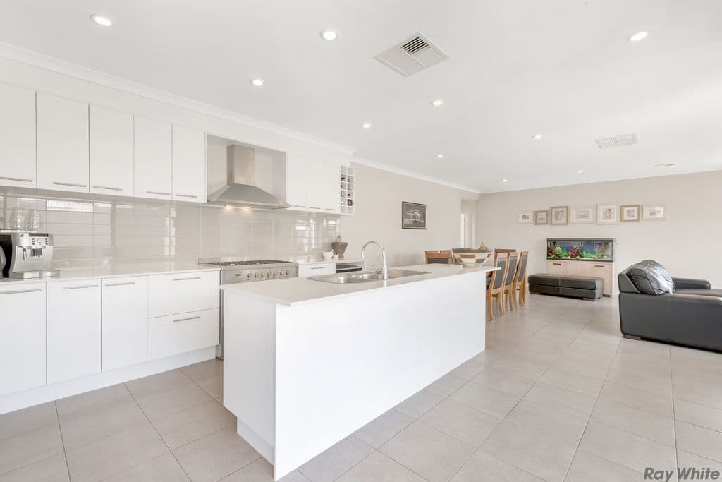 15 Champagne Crescent, Yarrawonga VIC 3730, Yarrawonga - Thumbnail 7