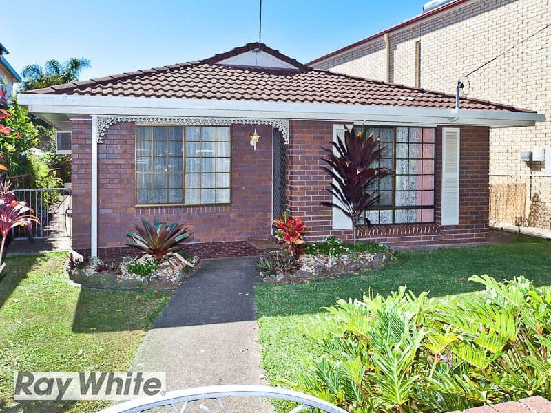 34 Klingner Road, REDCLIFFE QLD 4020, Redcliffe - Thumbnail 2