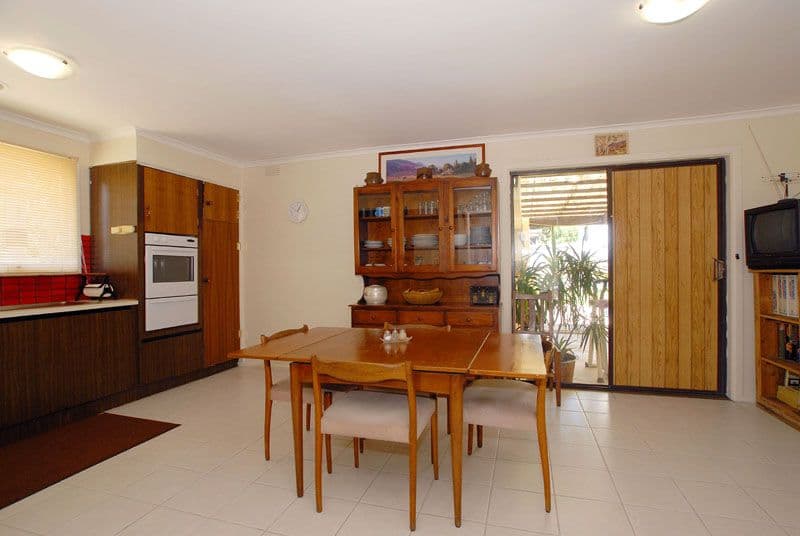 11 Blaxland Avenue, FRANKSTON SOUTH VIC 3199, Frankston South - Thumbnail 4