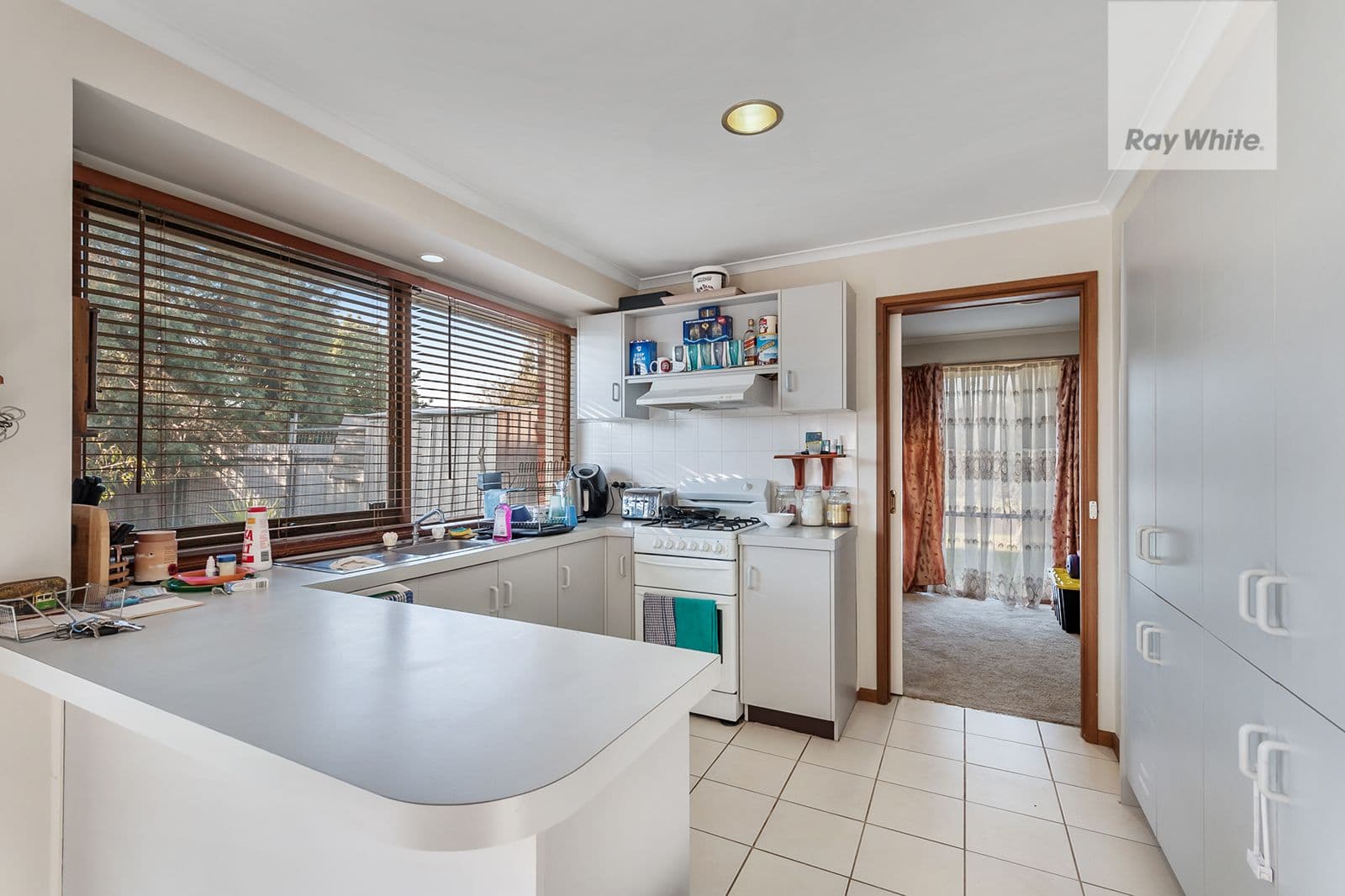 27 Banbury Crescent, Craigieburn VIC 3064, Craigieburn - Thumbnail 3