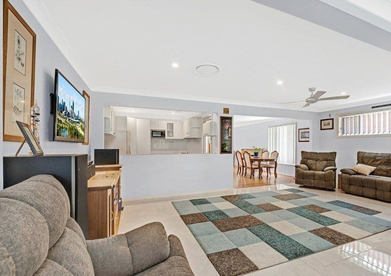 207 Lakedge Avenue, Berkeley Vale - Thumbnail 6