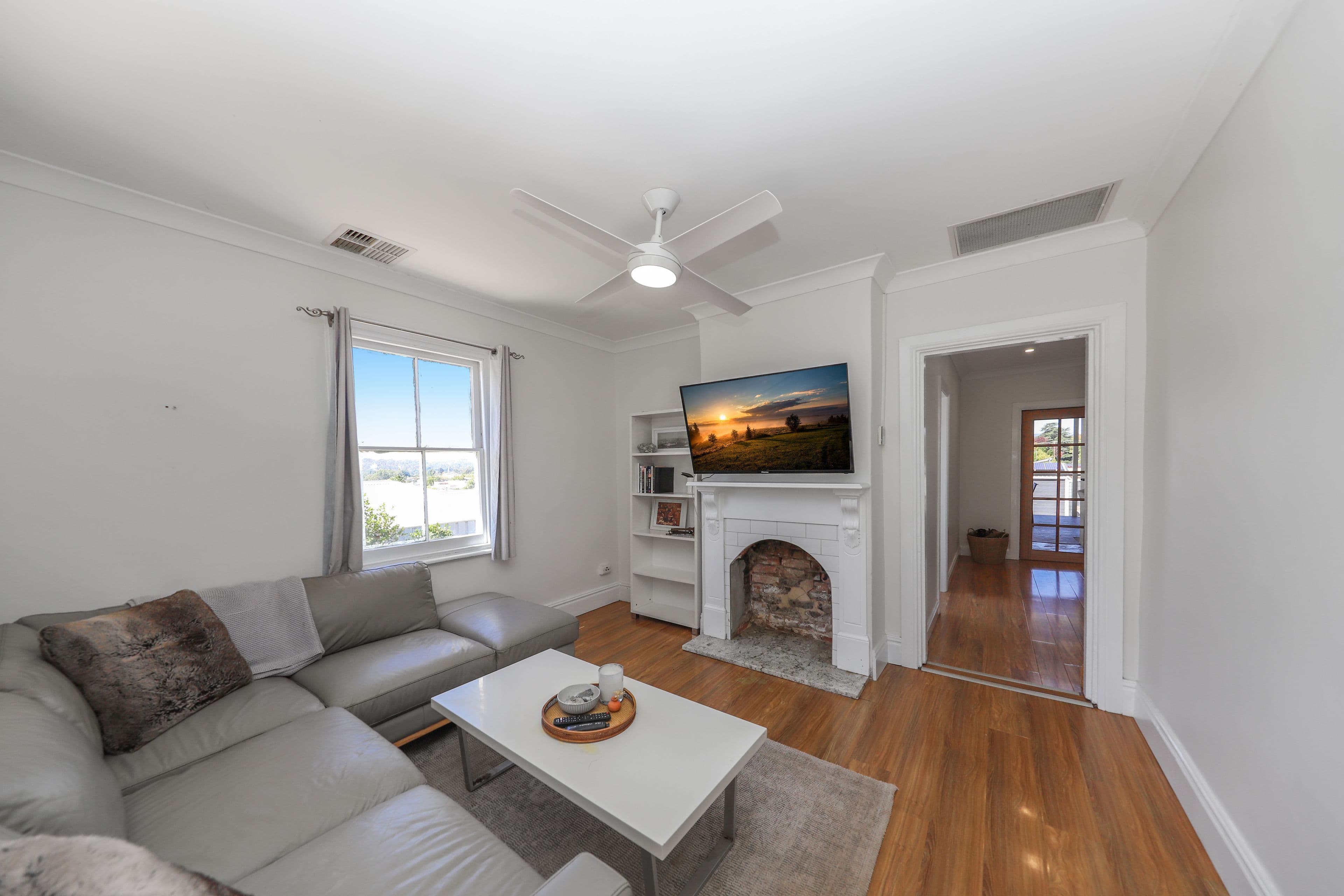 42 Carey Street, Tumut NSW 2720, Tumut - Thumbnail 2
