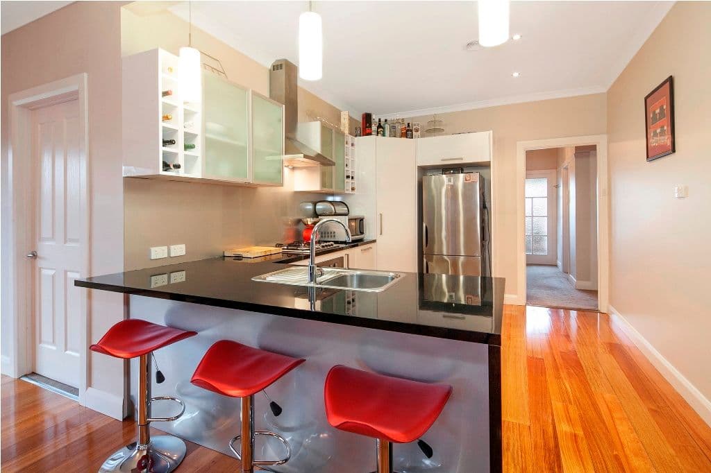 18 Linden Avenue, WENDOUREE VIC 3355, Wendouree - Thumbnail 4