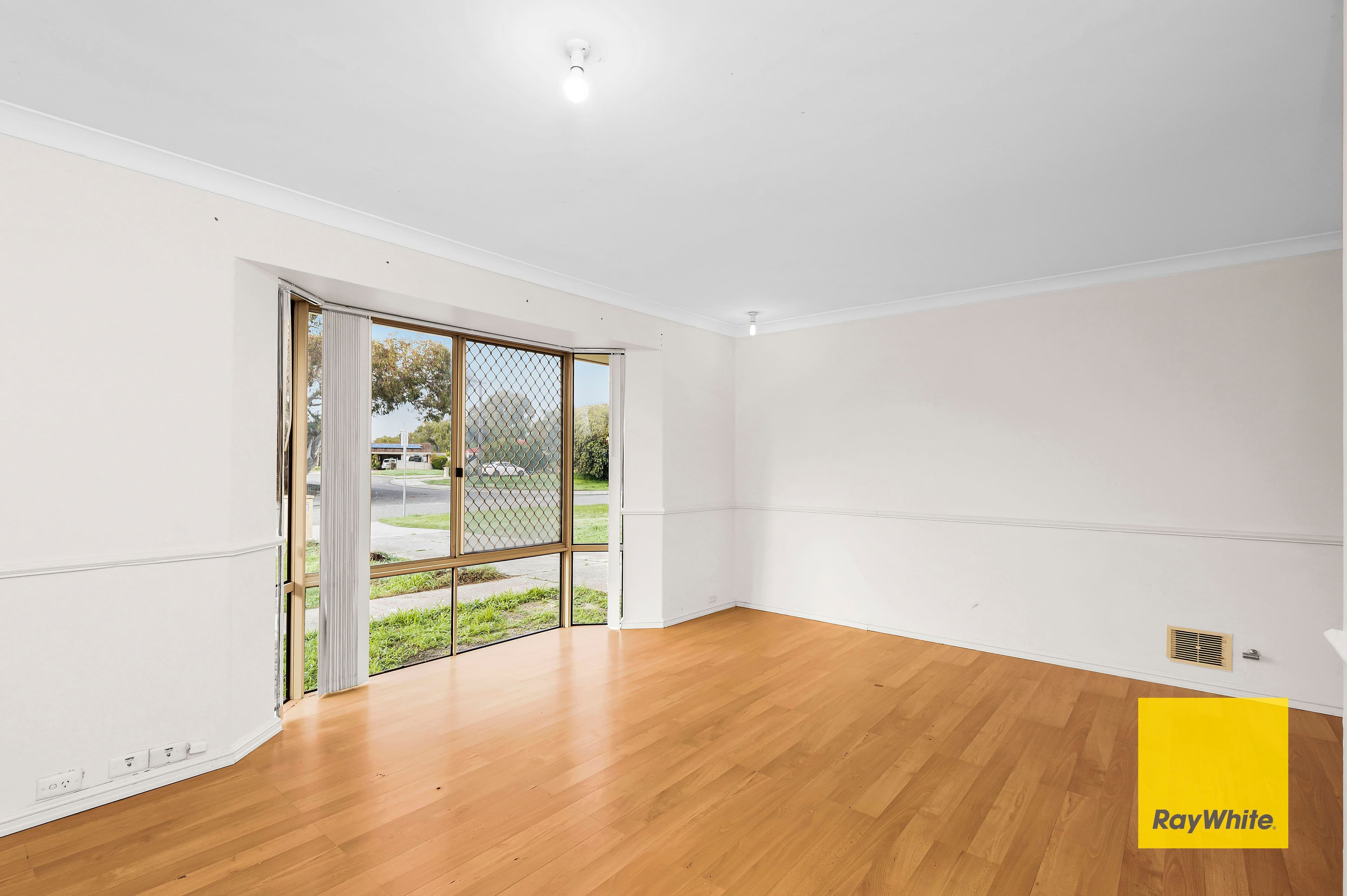 18 Kidman Court, Thornlie WA 6108, Thornlie - Thumbnail 3