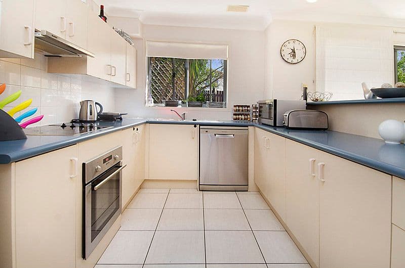 11 Glin Avenue, NEWMARKET QLD 4051, Newmarket - Thumbnail 3