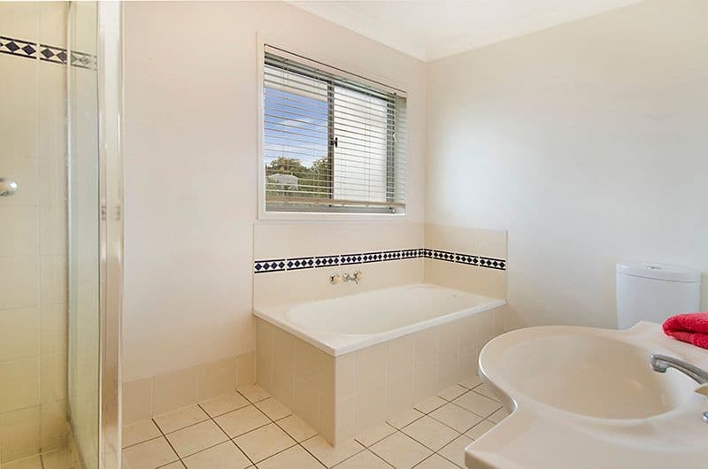 11 Glin Avenue, NEWMARKET QLD 4051, Newmarket - Thumbnail 5