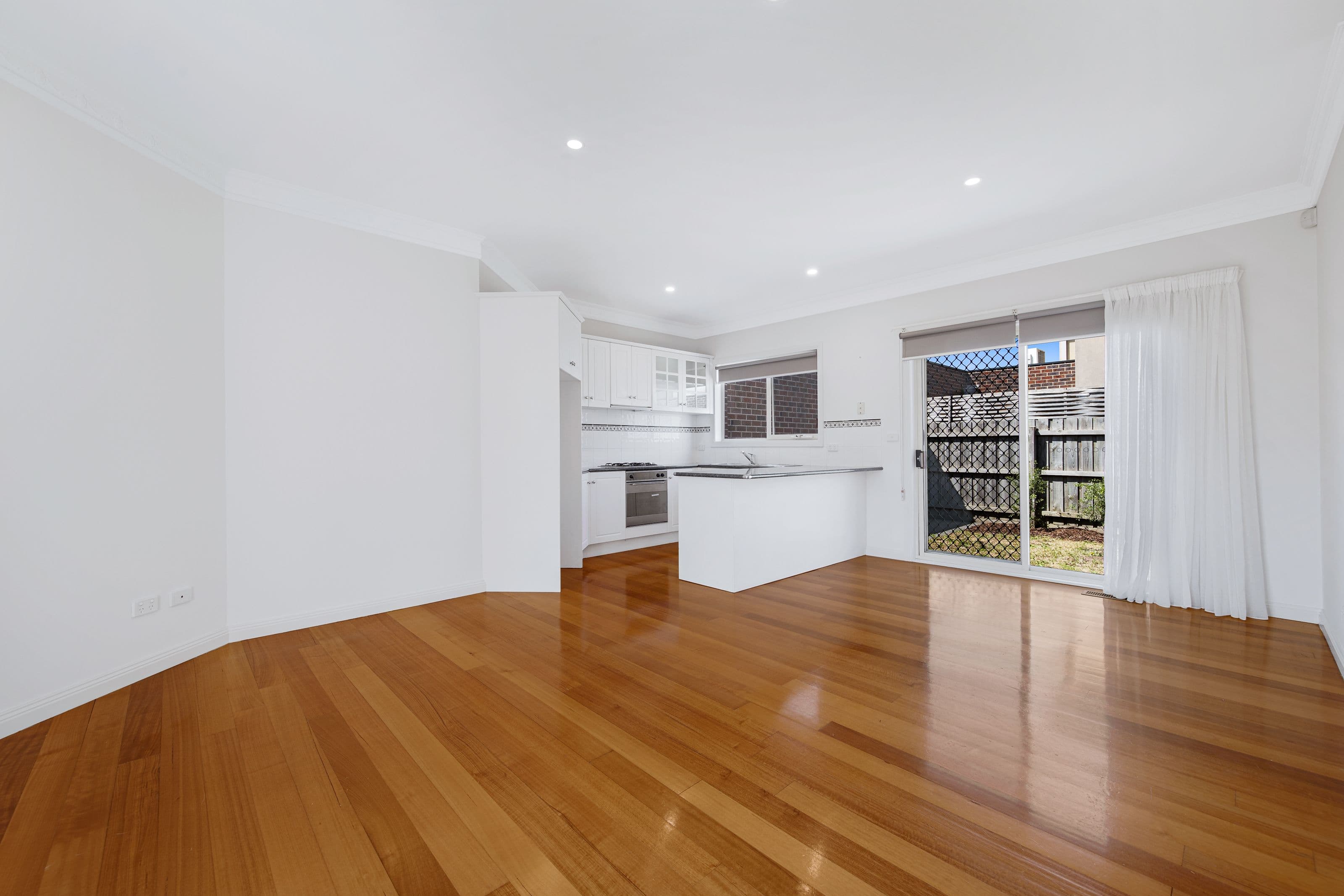 37 Kemp Avenue, Mount Waverley VIC 3149, Mount Waverley - Thumbnail 2
