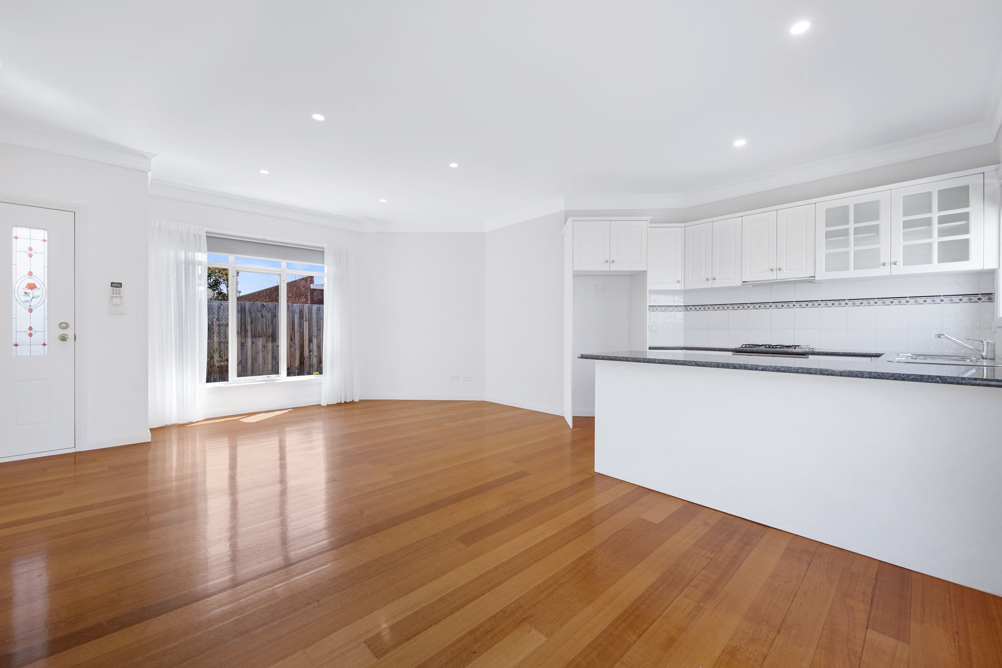 37 Kemp Avenue, Mount Waverley VIC 3149, Mount Waverley - Thumbnail 3