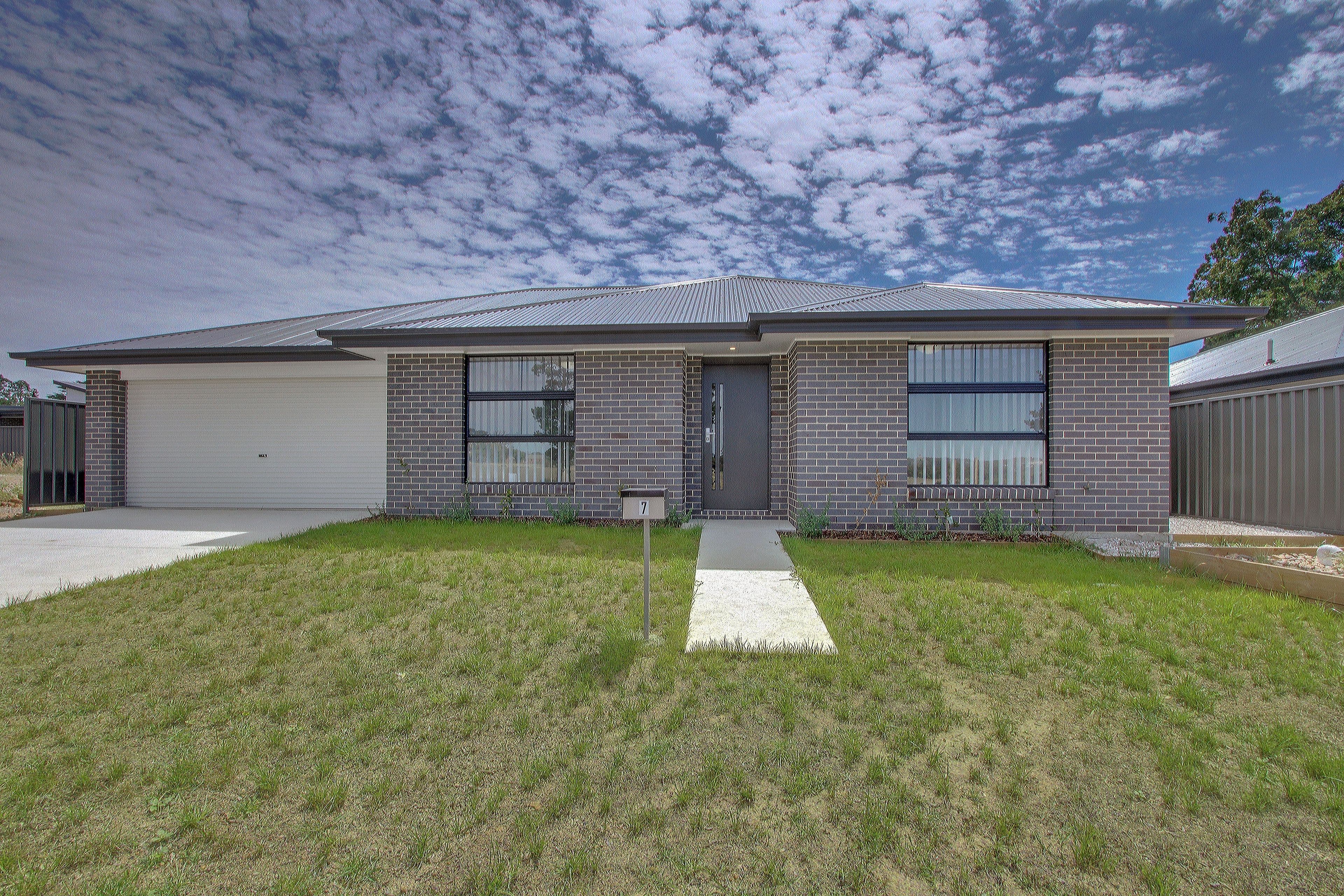 13 Huxtable Place, Goulburn - Image 1