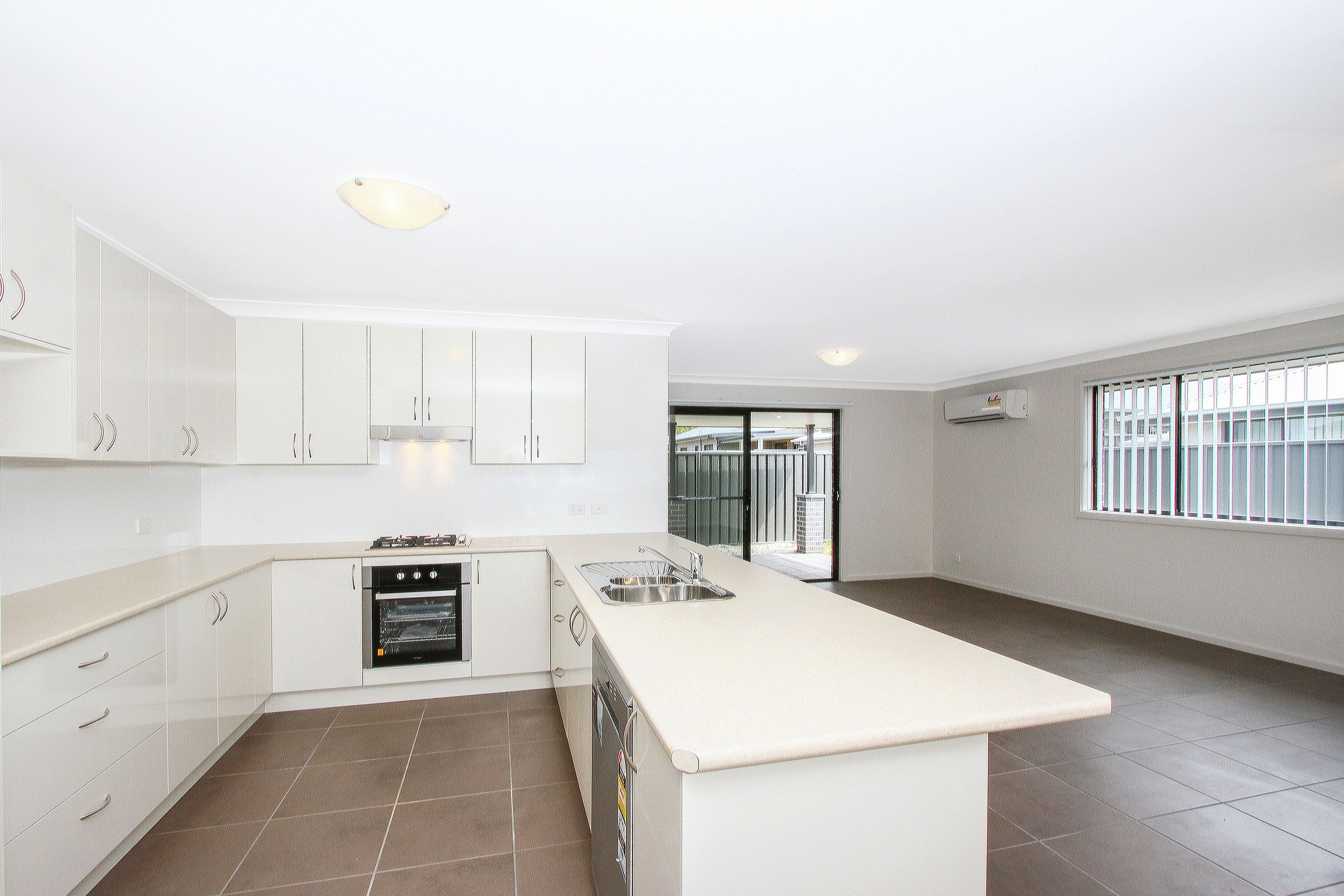 13 Huxtable Place, Goulburn - Thumbnail 2