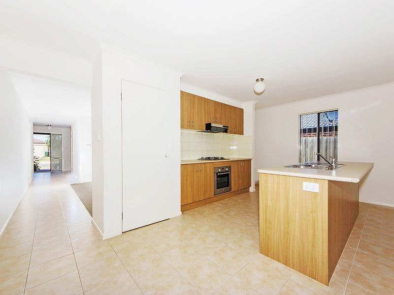 16 Whitehouse Avenue, TRUGANINA VIC 3029, Truganina - Thumbnail 2