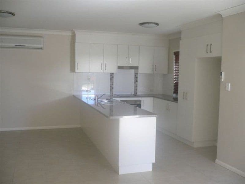 13 Sambar Court, KEARNEYS SPRING QLD 4350, Kearneys Spring - Thumbnail 3