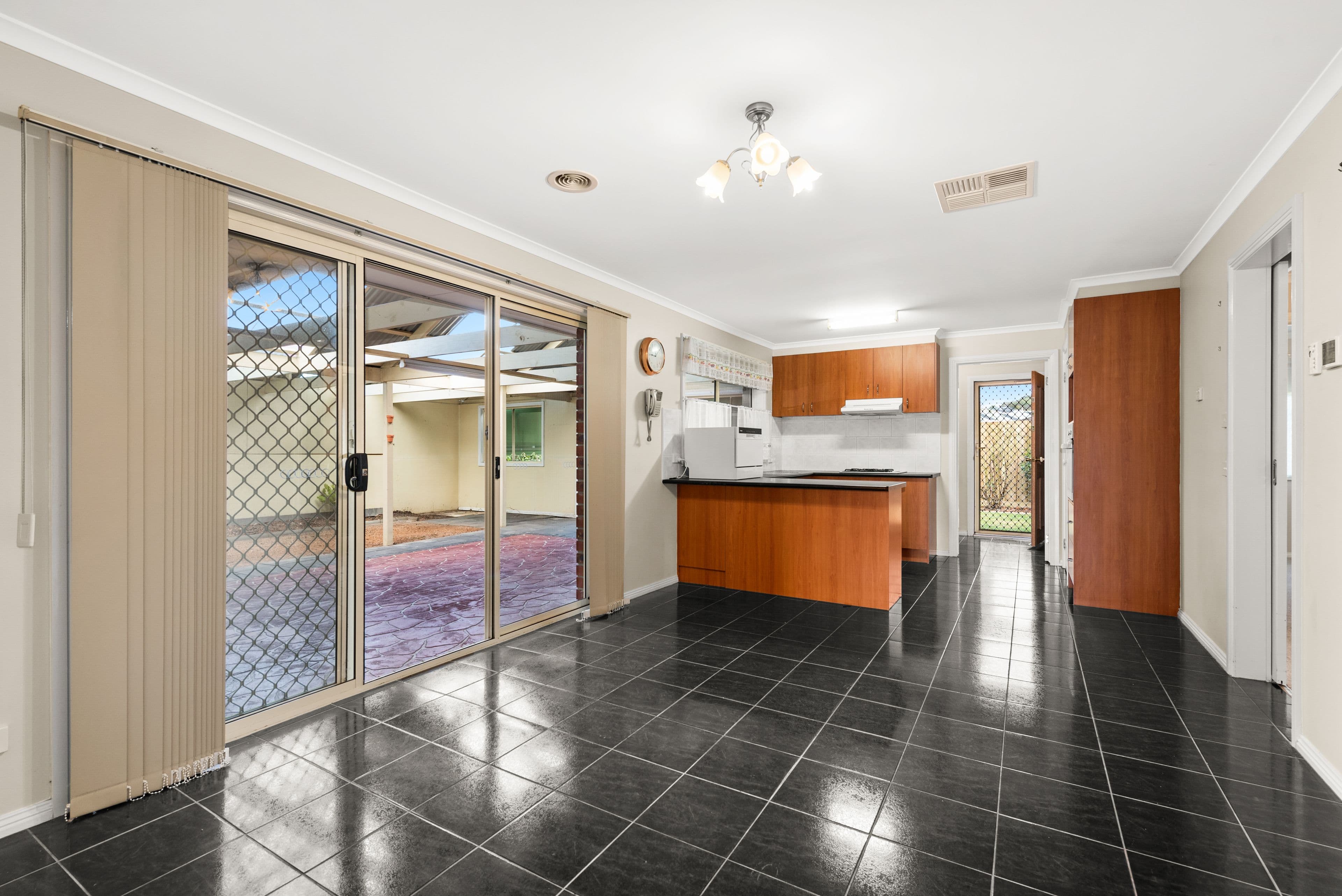 39 Dunbarton Drive, Pakenham VIC 3810, Pakenham - Thumbnail 2