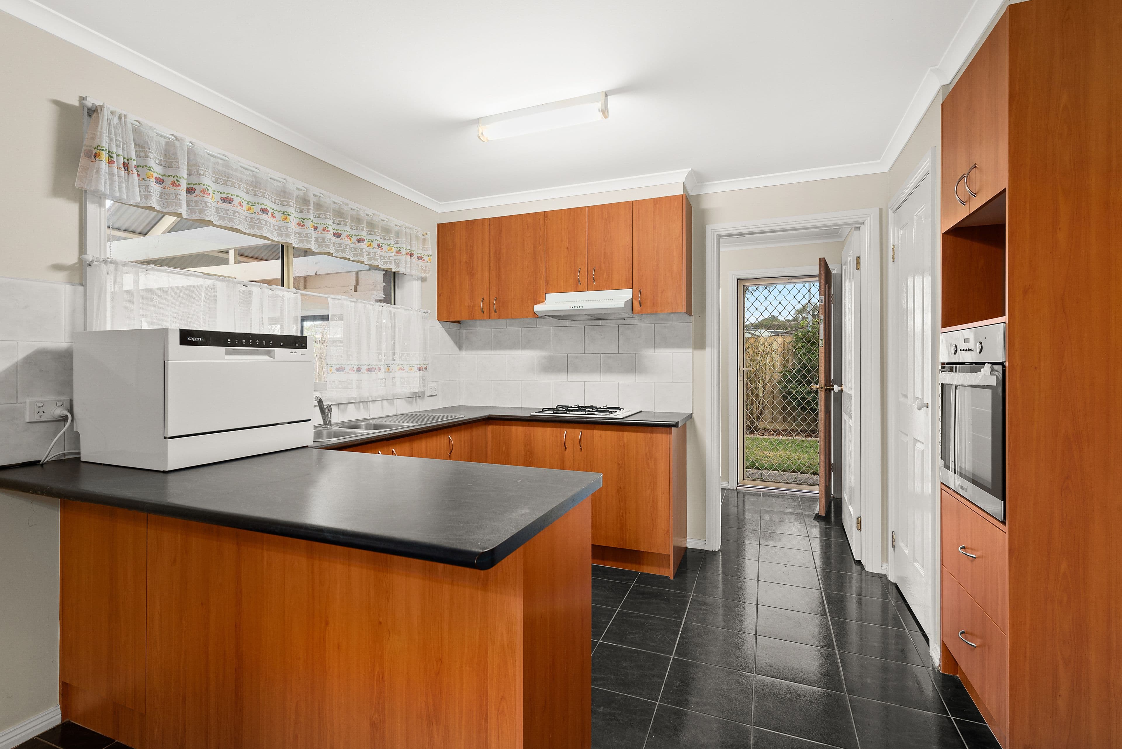 39 Dunbarton Drive, Pakenham VIC 3810, Pakenham - Thumbnail 3