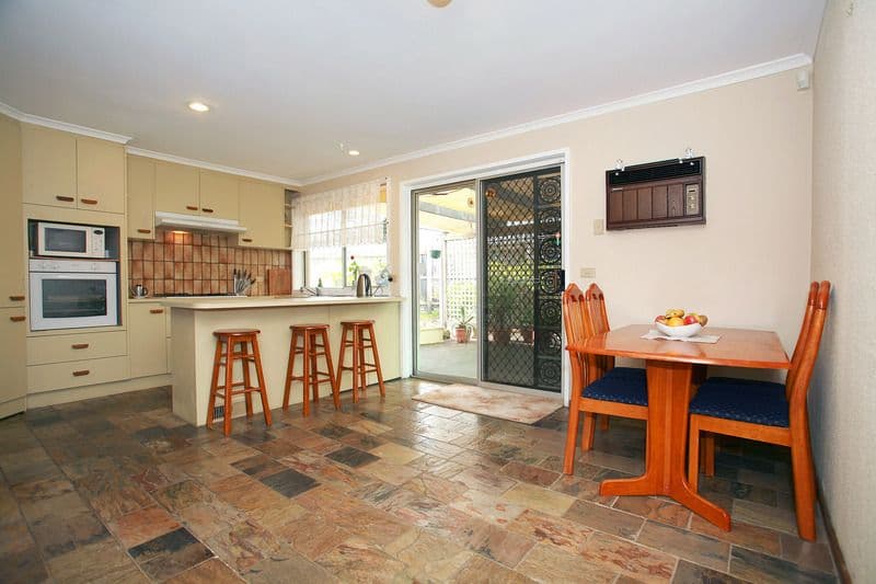 9 Clangula Court, ENDEAVOUR HILLS VIC 3802, Endeavour Hills - Thumbnail 2