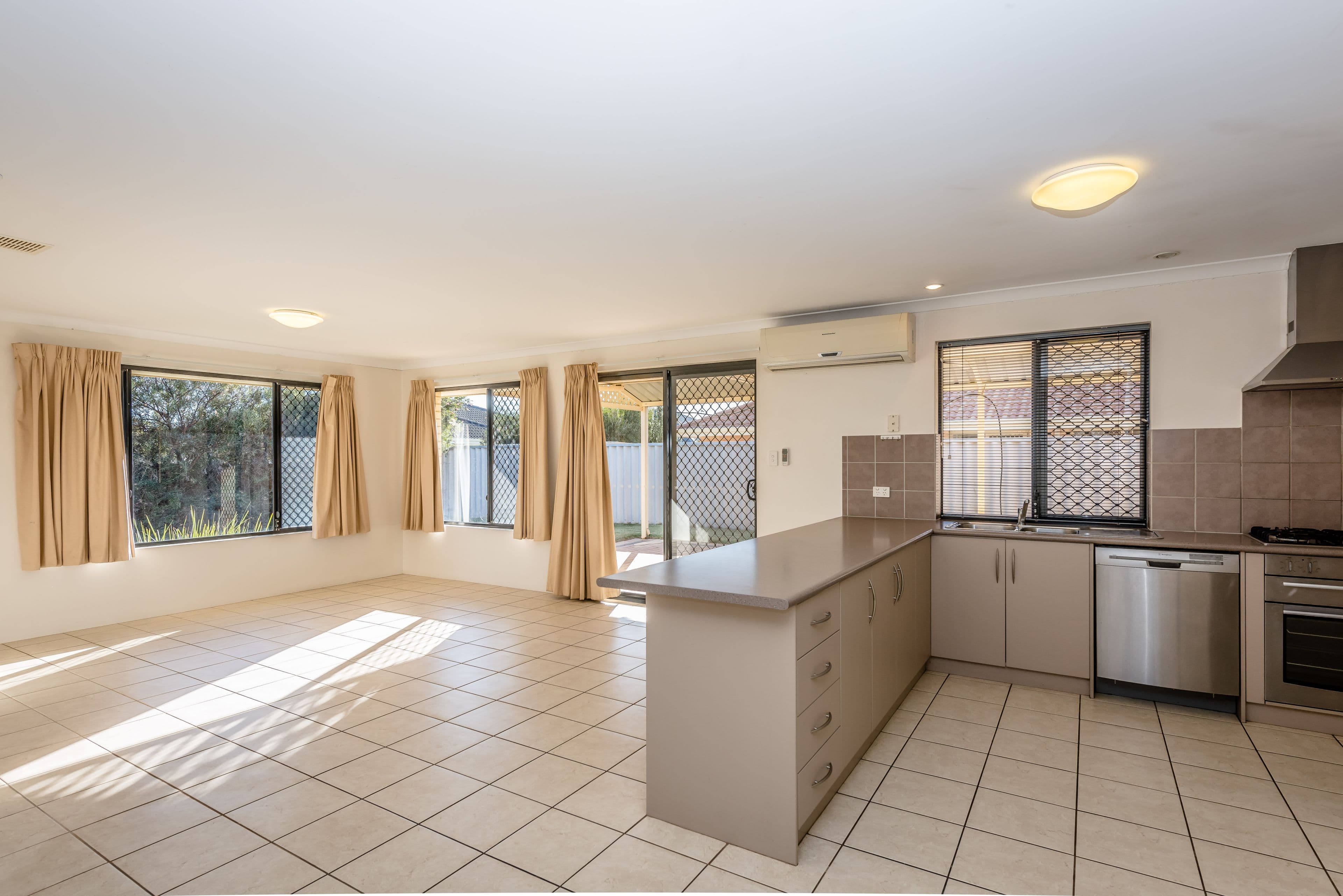 8 Whitworth Drive, Sunset Beach WA 6530, Sunset Beach - Thumbnail 2