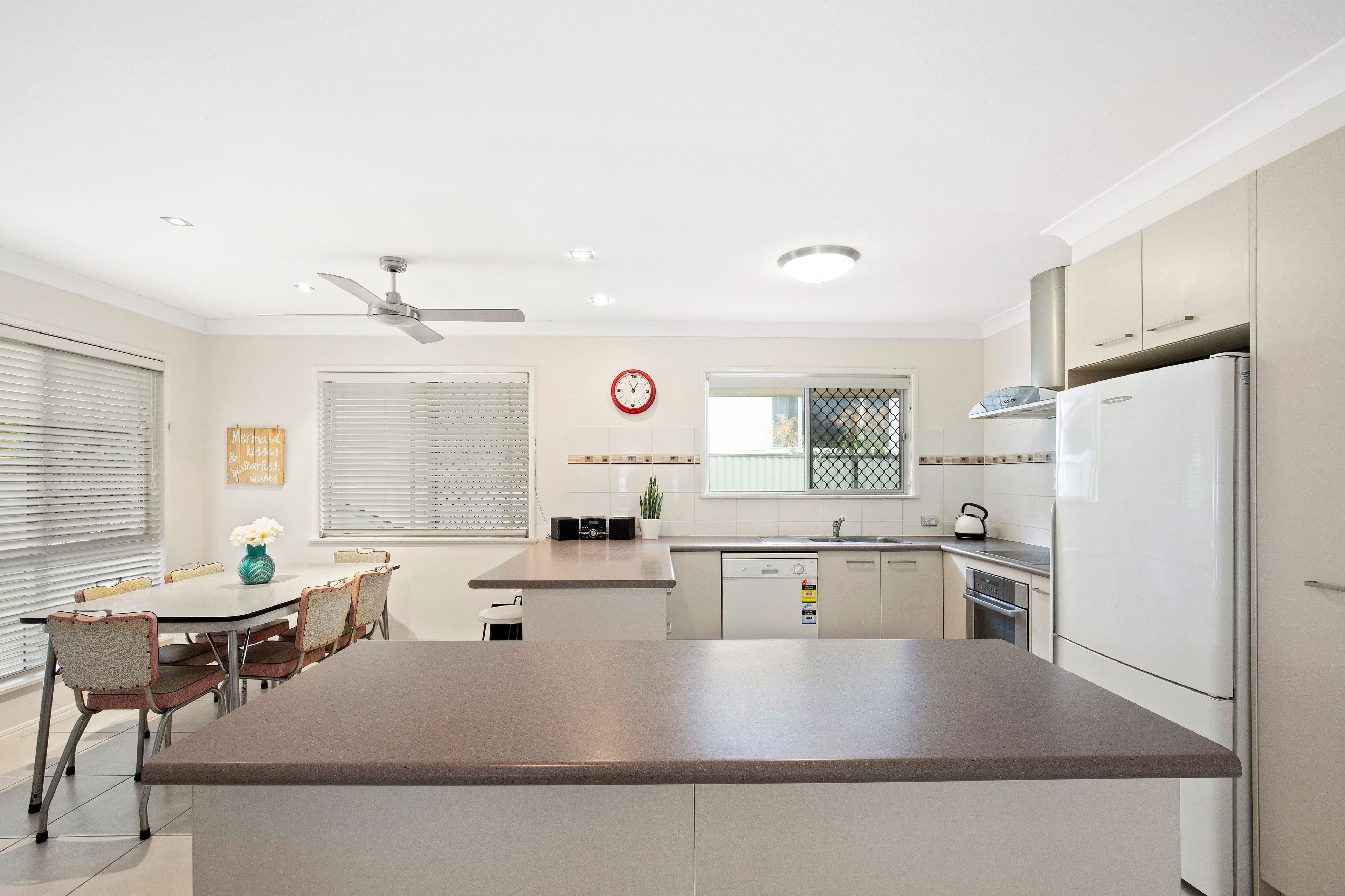 3 Yeringba Street, Mermaid Waters QLD 4218, Mermaid Waters - Thumbnail 2