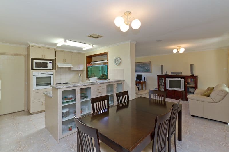 8 Streeton Court, TROTT PARK SA 5158, Trott Park - Thumbnail 2