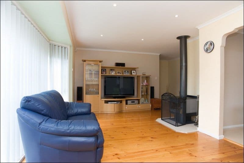 13 Fairwyn Close, MILL PARK VIC 3082, Mill Park - Thumbnail 2