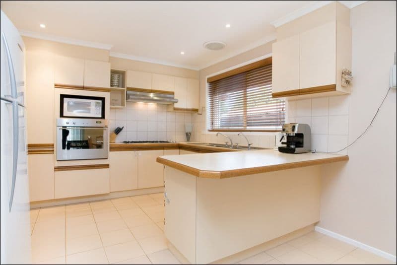 13 Fairwyn Close, MILL PARK VIC 3082, Mill Park - Thumbnail 3
