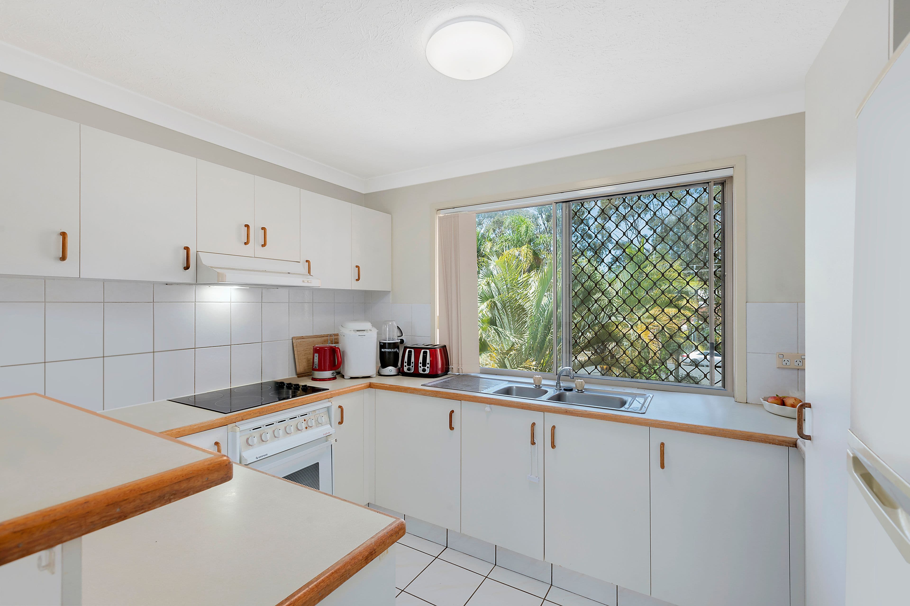 52 Whitby Street, Southport QLD 4215, Southport - Thumbnail 4