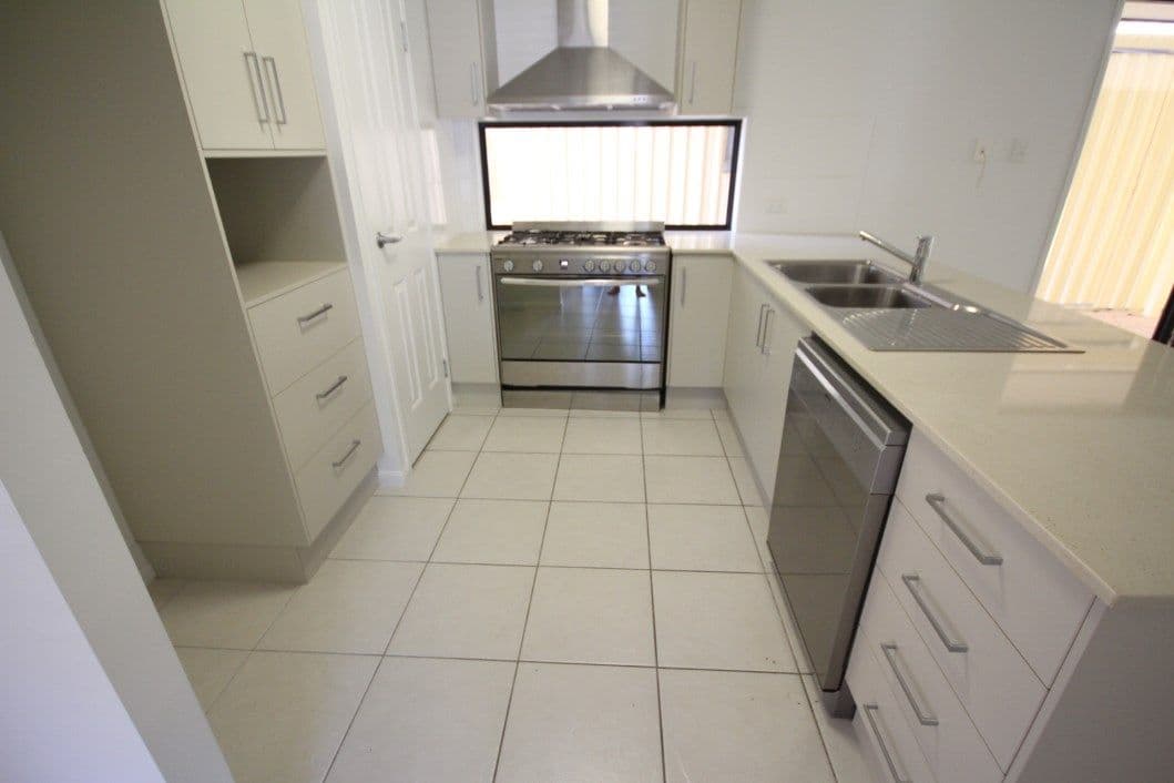 2 Maudsley Road, Sarina QLD 4737, Sarina - Thumbnail 3