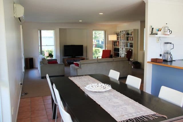 75 Seville Circuit, BURLEIGH HEADS QLD 4220, Burleigh Heads - Thumbnail 2