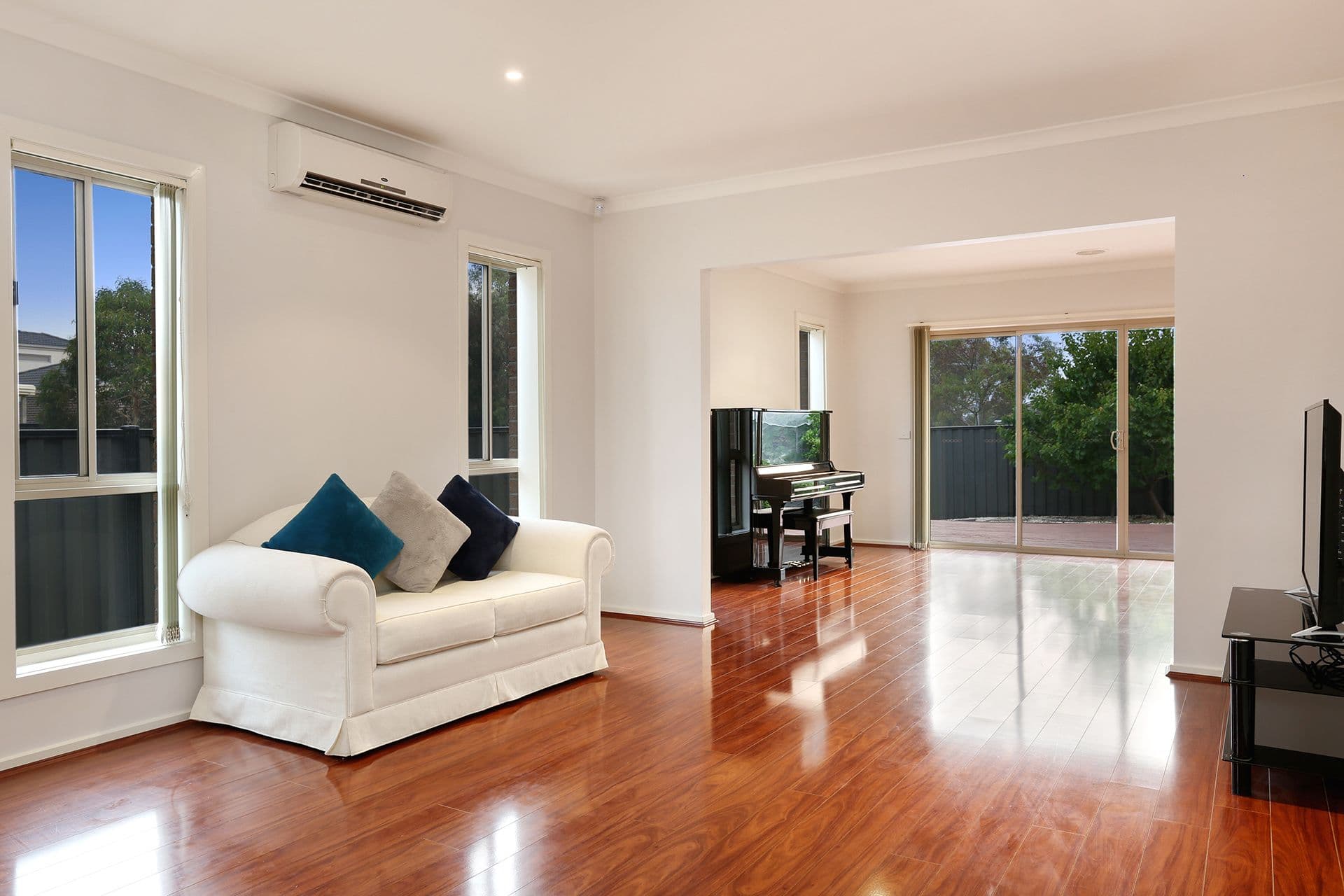 28 Regal Road, Point Cook VIC 3030, Point Cook - Thumbnail 5
