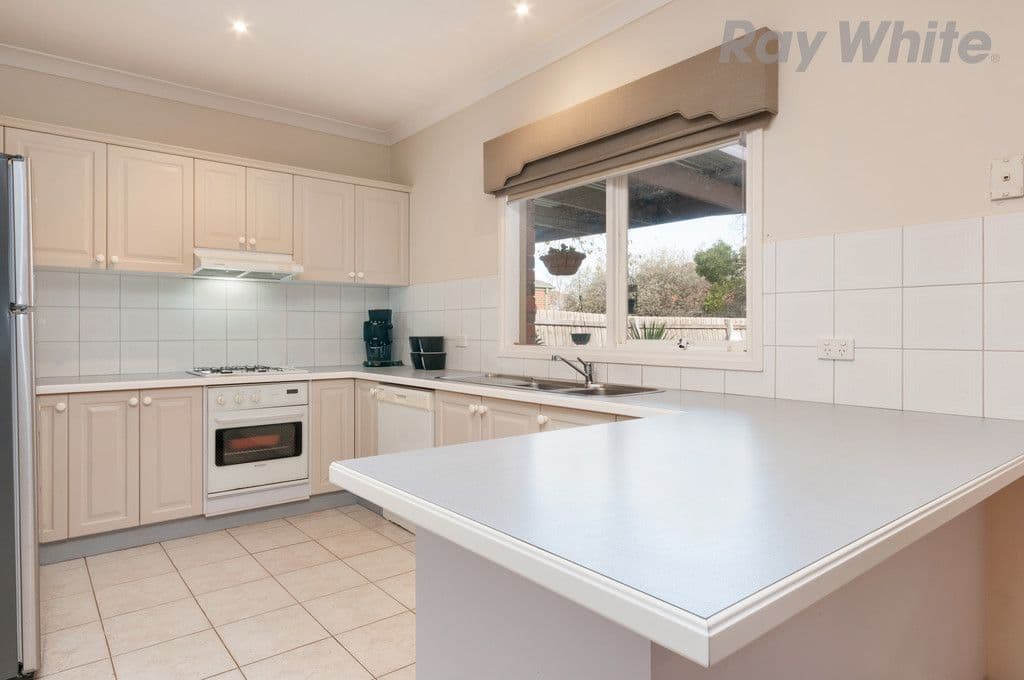 2 Bundy Court, Hillside VIC 3037, Hillside - Thumbnail 2