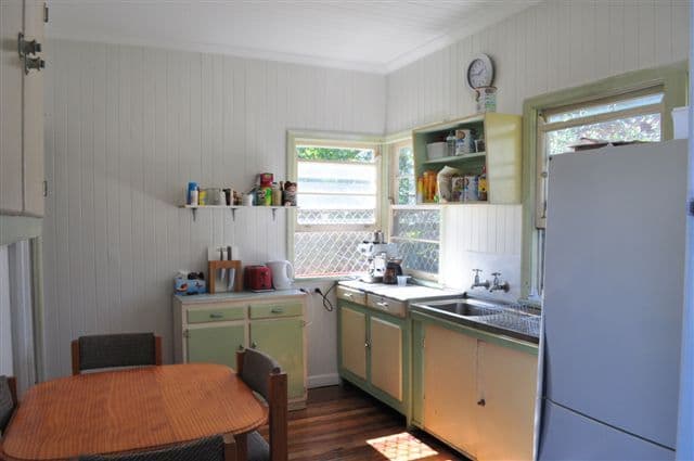 HOLLAND PARK QLD 4121, Holland Park - Thumbnail 3