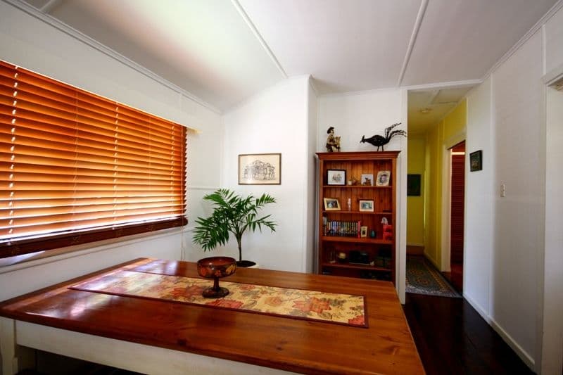 20 West Burleigh Road, BURLEIGH HEADS QLD 4220, Burleigh Heads - Thumbnail 4
