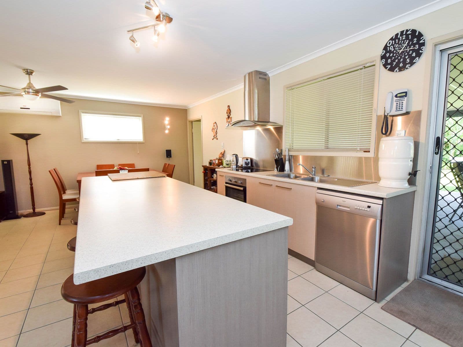 11 Finland Road, PACIFIC PARADISE QLD 4564, Pacific Paradise - Thumbnail 5