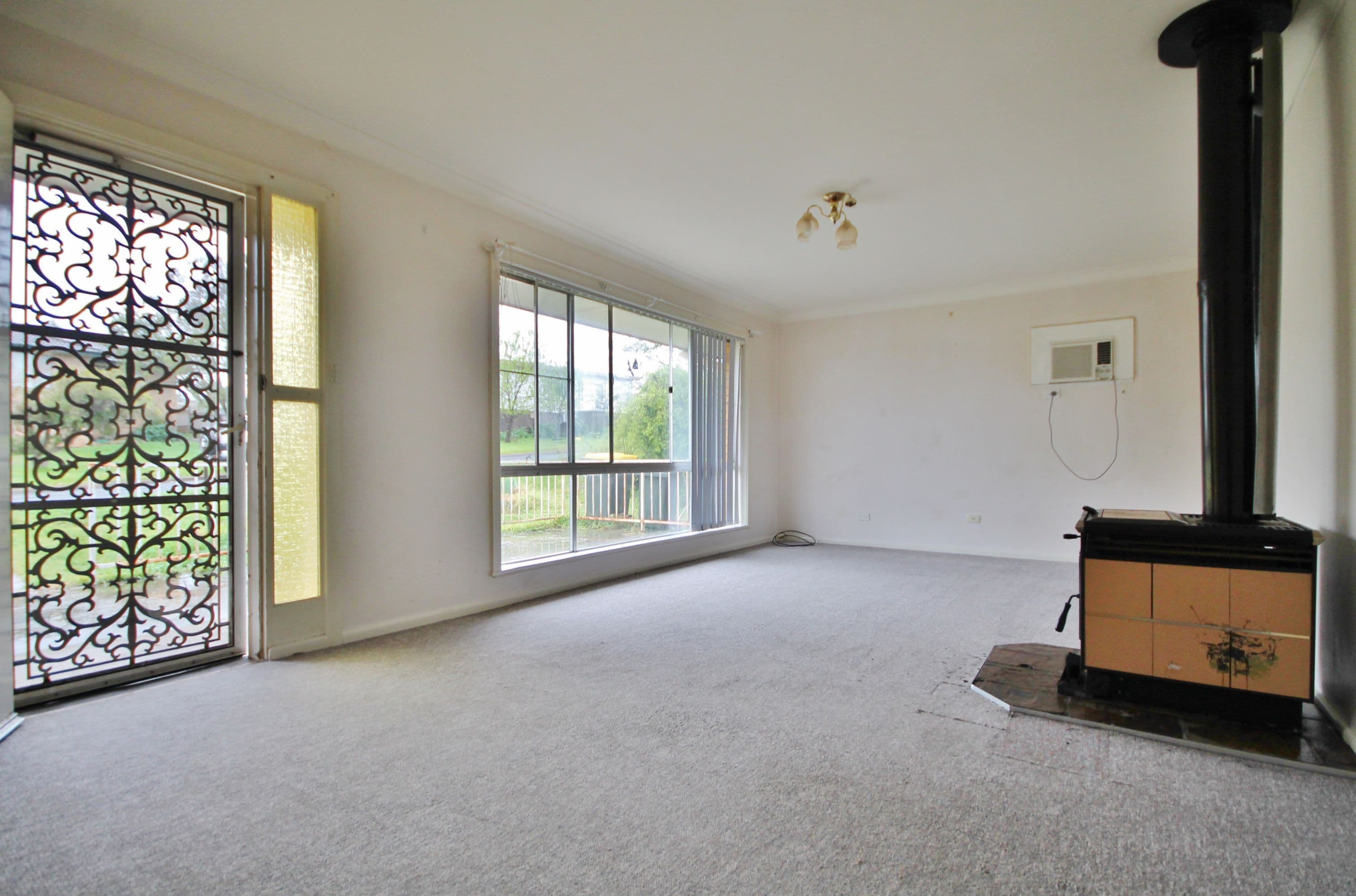 9 Cherry Court, Young - Thumbnail 2