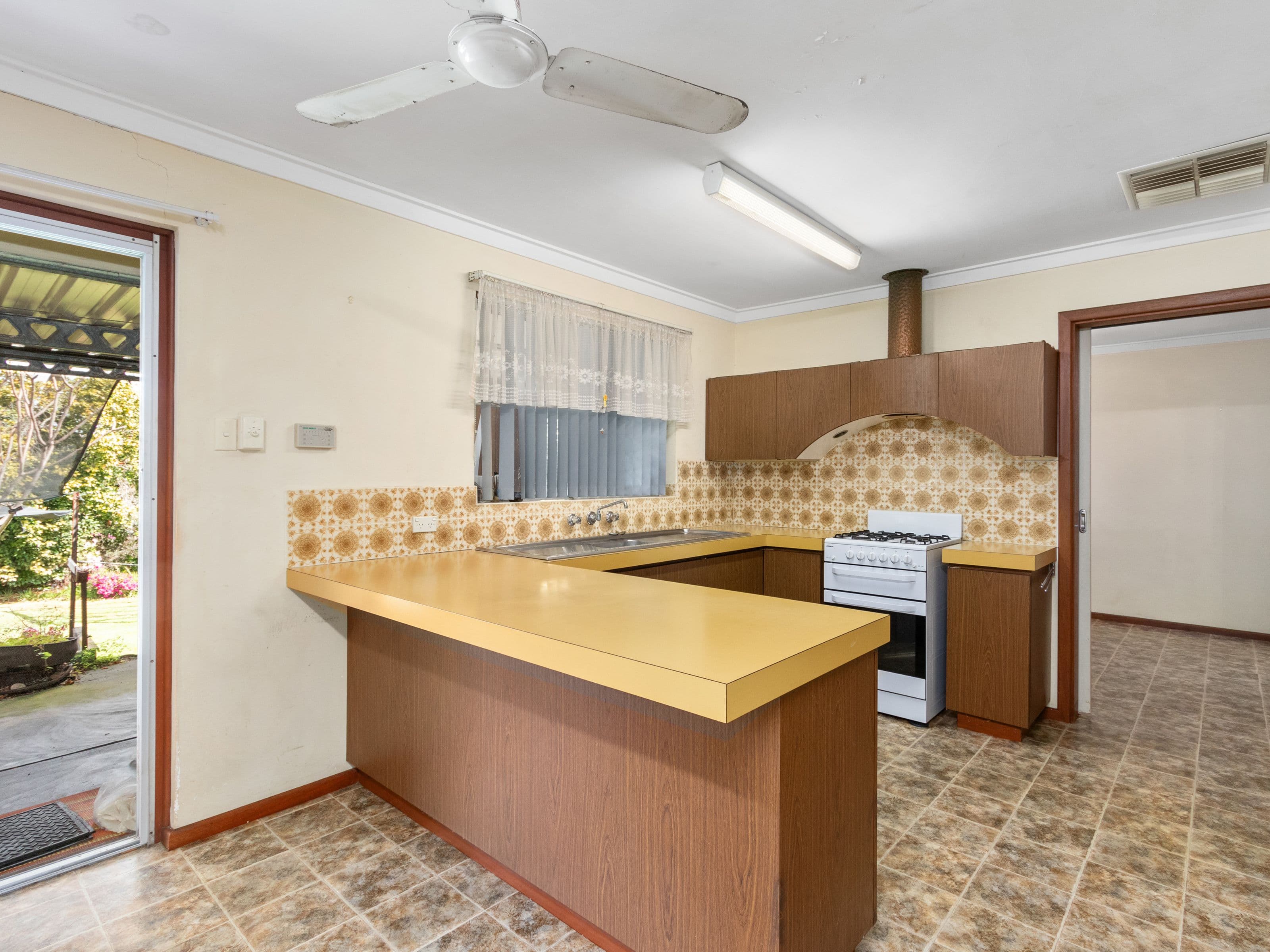 21 Barker Avenue, Como WA 6152, Como - Thumbnail 6