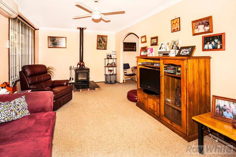 11 Timothy Place, EDENSOR PARK NSW 2176, Edensor Park - Thumbnail 2