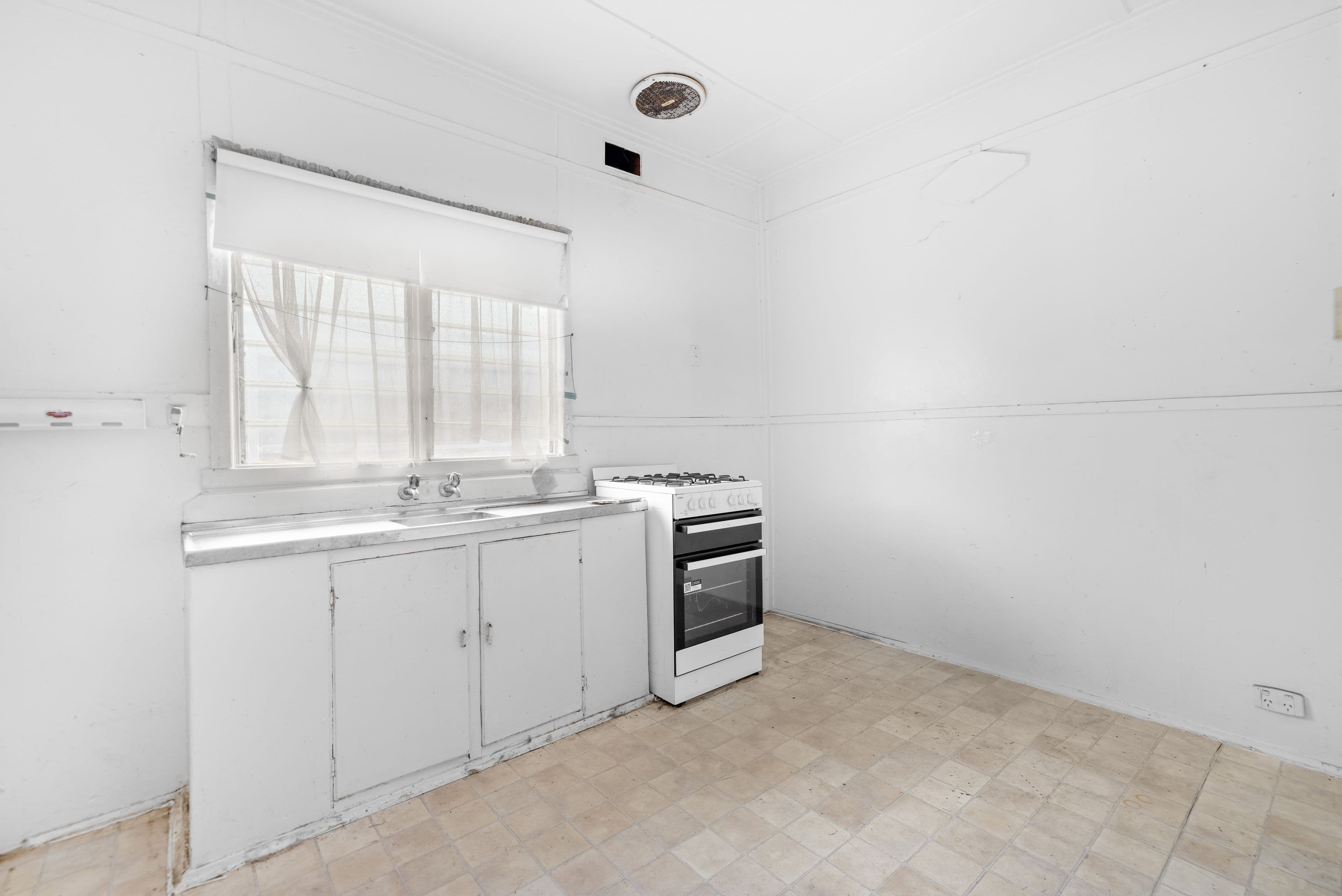 13 Robinsons Road, Seaford VIC 3198, Seaford - Thumbnail 3