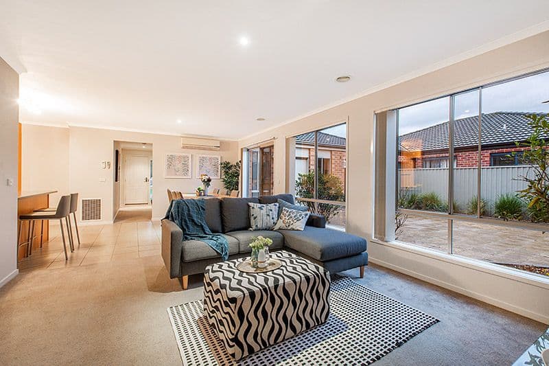 16 Reynard Place, Cranbourne East VIC 3977, Cranbourne East - Thumbnail 2